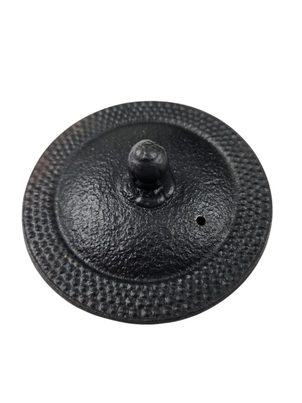 Small Black Cast Iron Teapot w/ Infuser – Textured Japanese‑Style Design